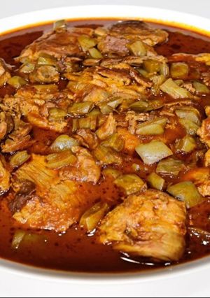 Una foto de Costillas con nopales y chile