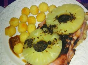 Una foto de Milanesa Tropical con papas Noisette