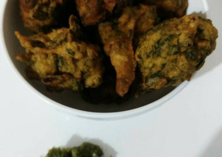 Steps to Prepare Ultimate Methi palak pakoda