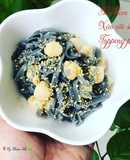 Mì than tre sò điệp xào bơ tỏi topping phomai rắc