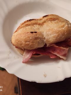 Una foto de Mini-bocata de beicon