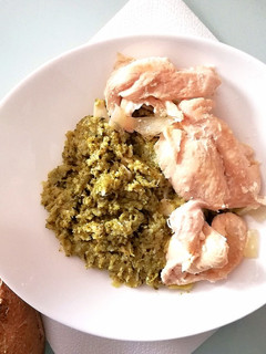 Una foto de Pollo cocido con Brócoli • Súper Fit 💗