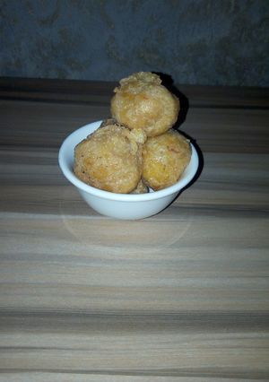 A picture of Yam balls with fish.