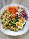 Buddha bowl con tabule, palta y huevo 🥗