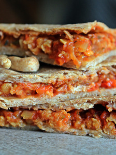 Una foto de Empanada vegana de soja texturizada