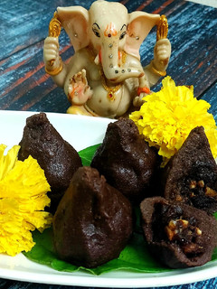 A picture of Ragi Dates Modak.
