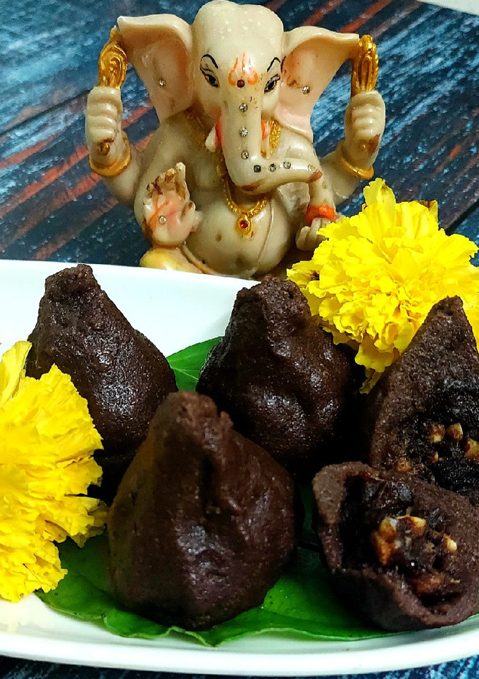A picture of Ragi Dates Modak.