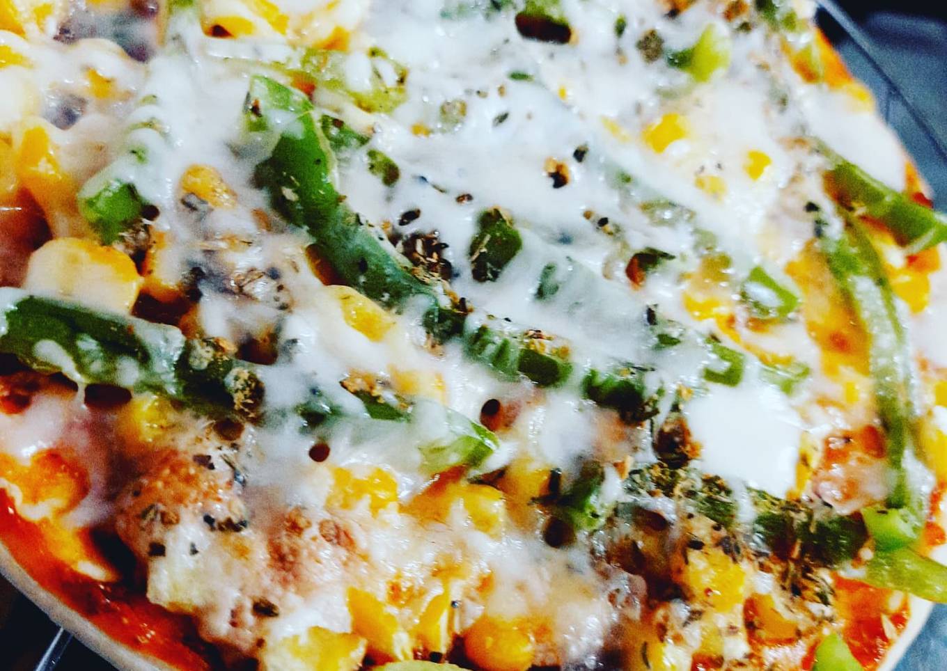 Capsicum corn and cheese pizza (readymade base)