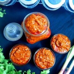 A picture of Schezwan sauce.