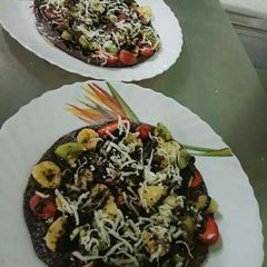 A picture of Fruit & Chocolate pizza.