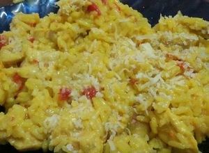 Una foto de Arroz amarillo con pollo