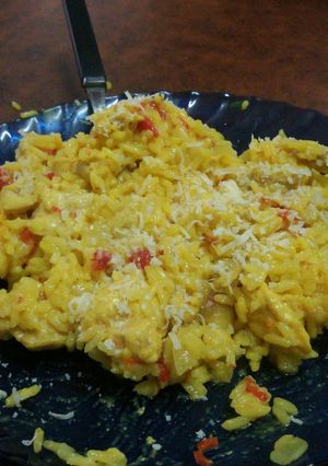 Una foto de Arroz amarillo con pollo