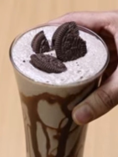 ઓરીઓ મિલ્ક શેક (Oreo Milk Shake Recipe In Gujarati) રેસીપી મુખ્ય ફોટો