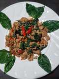Pad Kra Pao Ga (Tumis Daging Ayam Cincang dengan Basil)