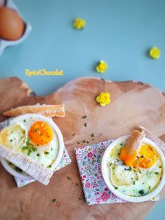 Une photo de Œufs cocotte chèvre épinards