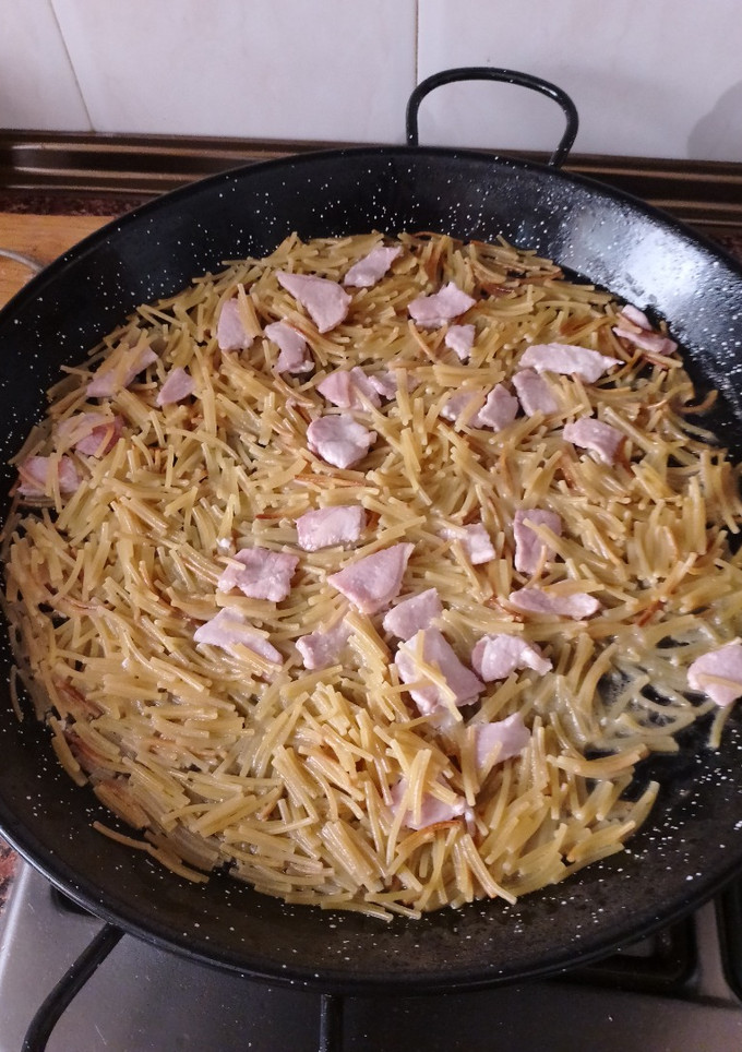 Una foto de Fideos Secos con Lomo