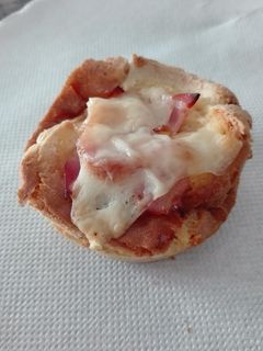 Una foto de Aperitivos de bacon y queso