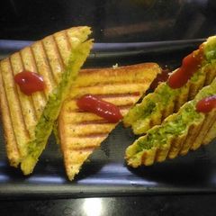 Cheesy Green Peas Sandwich A picture of Cheesy Green Peas Sandwich.