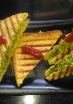 A picture of Cheesy Green Peas Sandwich.