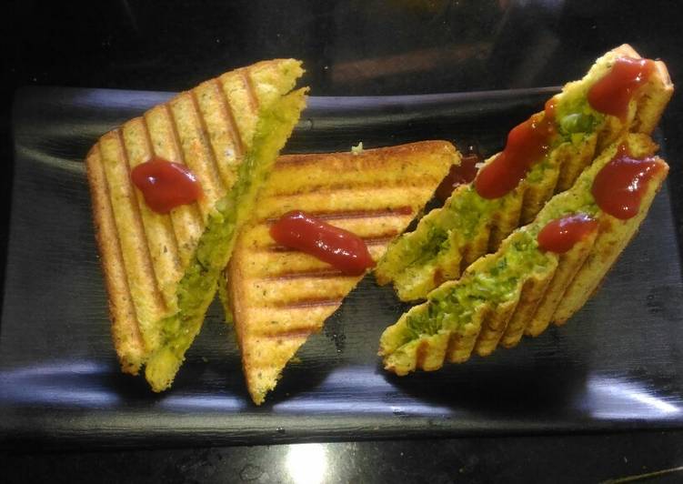 Recipe of Award-winning Cheesy Green Peas Sandwich