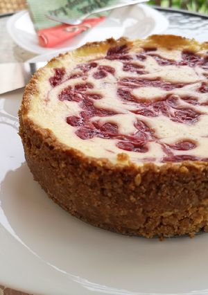 Krémes, citromos sajttorta málnával recept fotója