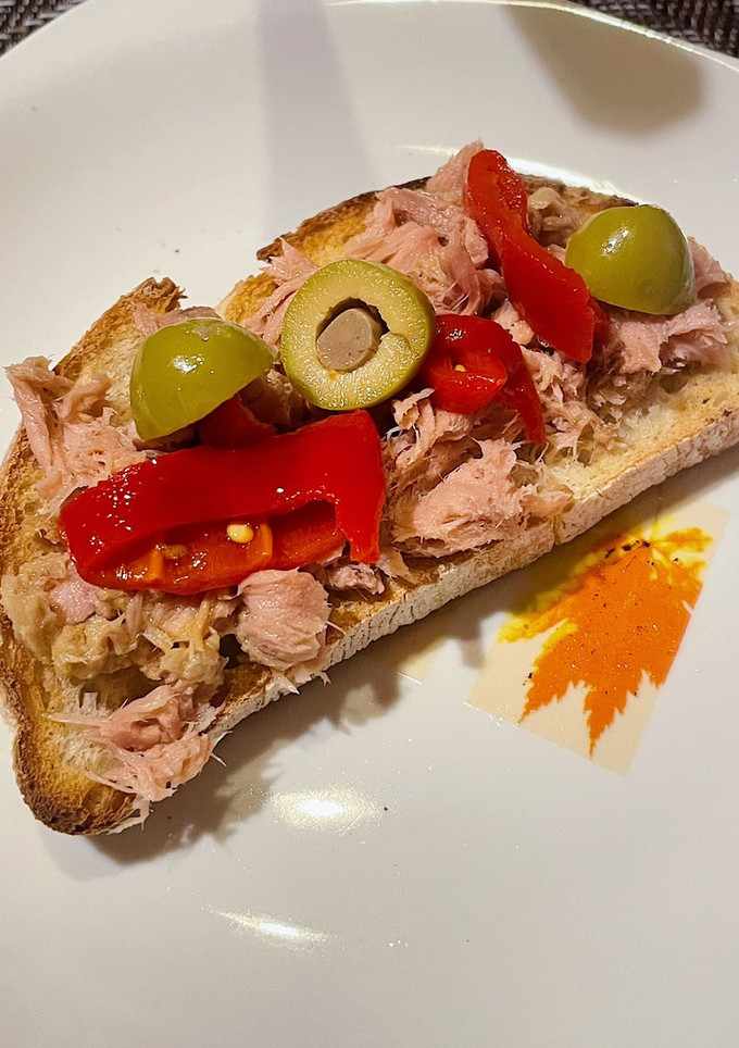Una foto de Tosta de atún