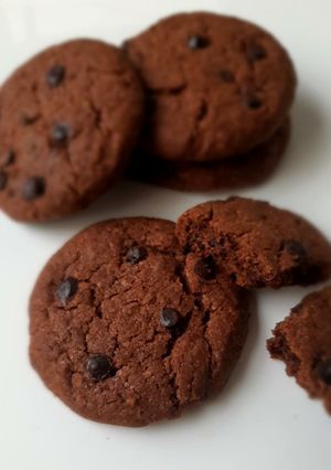A picture of Eggless Double chocolate chip cookies.