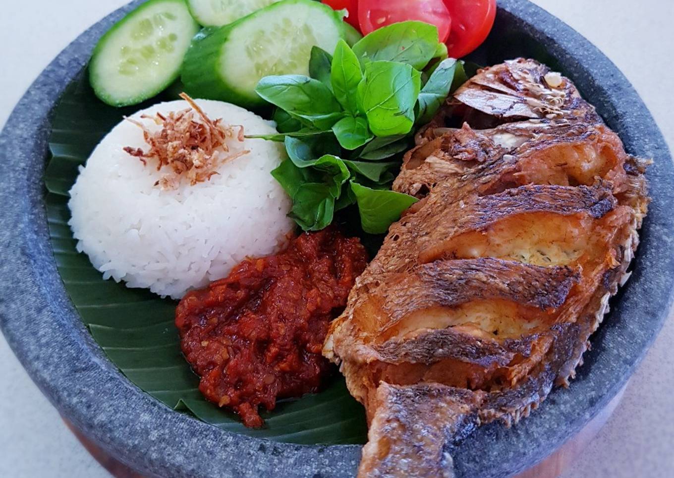 IKAN GORENG SAMBAL TRASI LALAPAN (Fried Fish with Sambal, Veg)