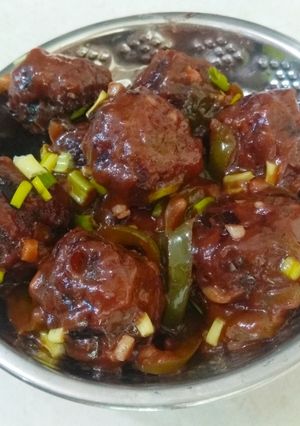 व्हेज मंचुरीअन विथ ग्रेव्ही (Veg Manchurian With Gravy Recipe In Marathi) रेसिपी चे मुख्य फोटो 