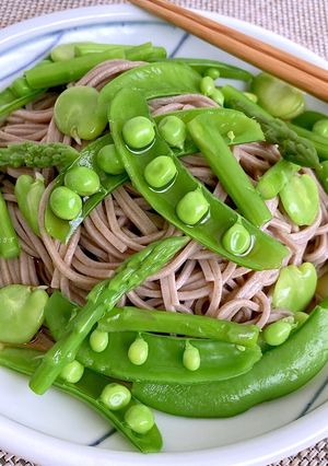 Foto di Soba freddi con fave e piselli mangiatutto😋🇯🇵🥢