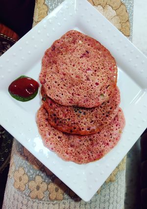 A picture of Beetroot mini uttapam.