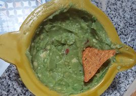 Guacamole y nachos artesanales