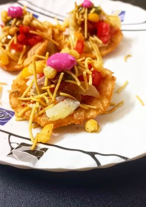 A picture of Colorful Papdi Chaat.