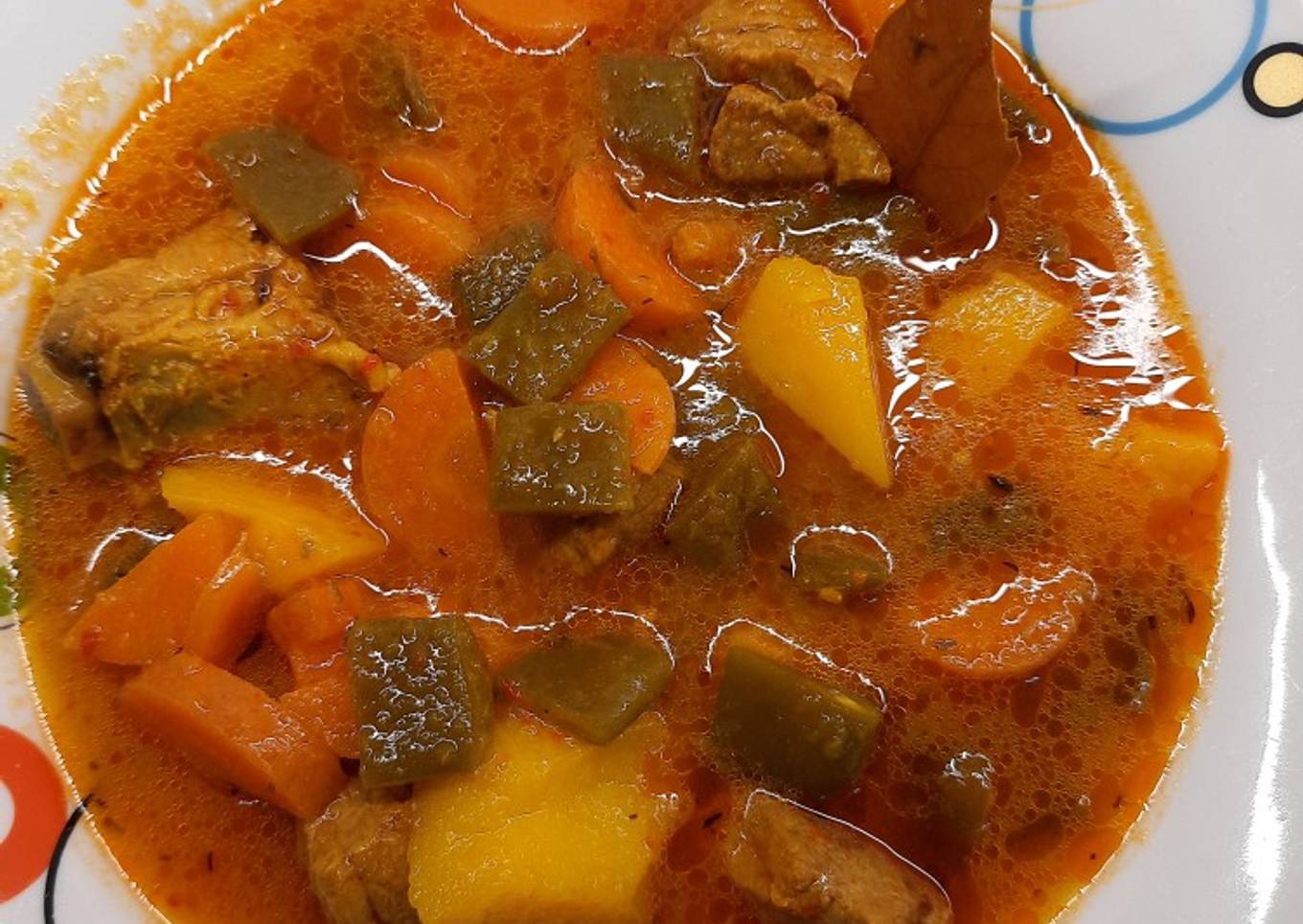 Patatas guisadas con costillas