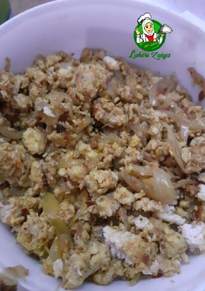 A picture of Chicken qeema for stuffing.