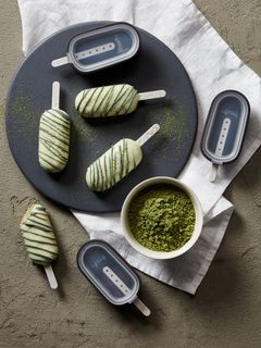 Una foto de Helado cremoso de té matcha | Moldes para helado cremoso - Lékué