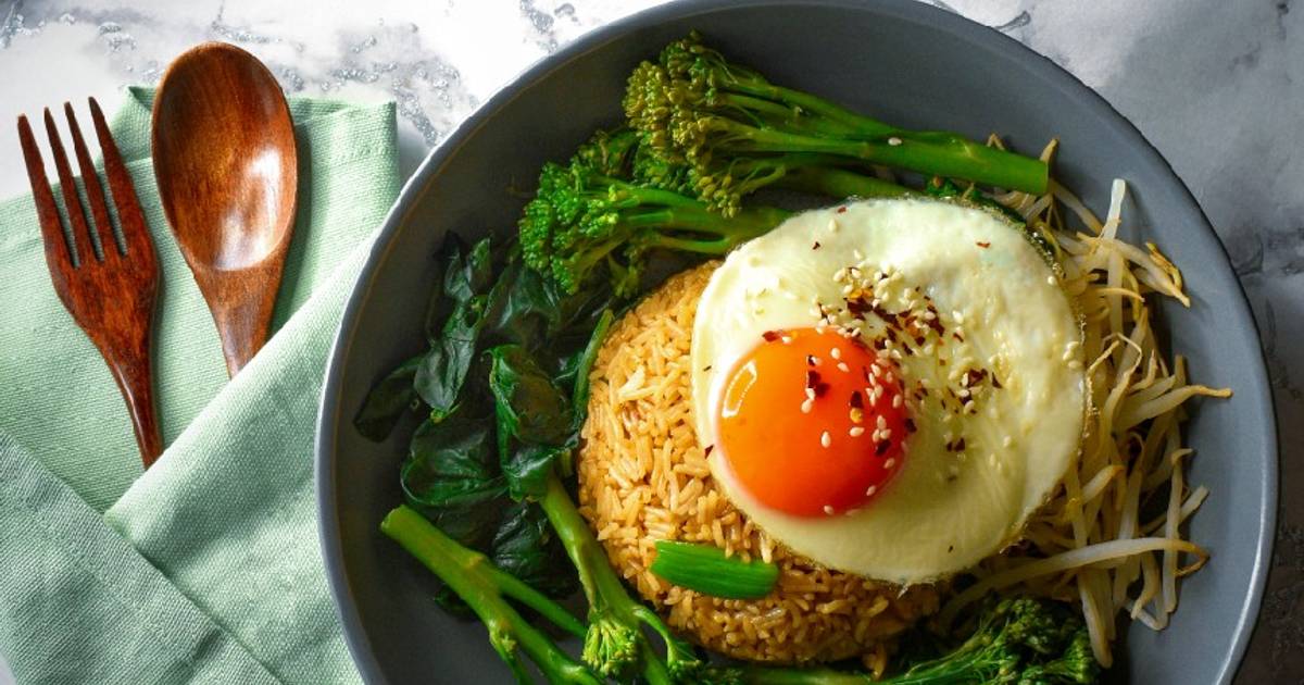 Ginger & Garlic Fried Rice With Egg & Steamed Vegetables Recipe by