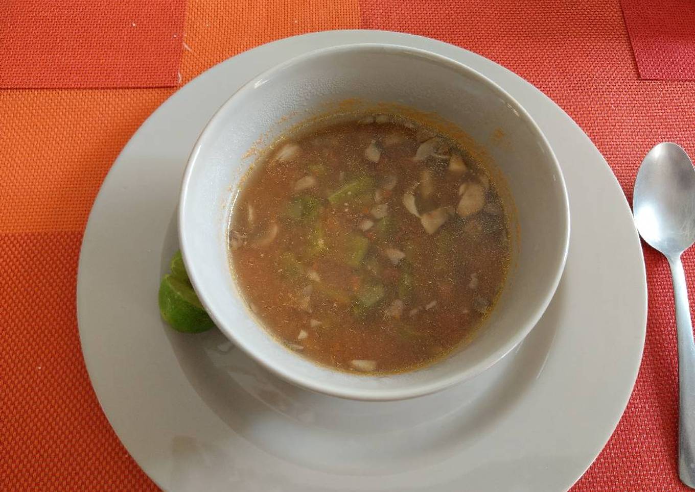 Sopa de champiñones y nopales