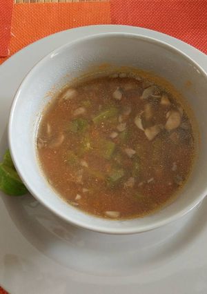 Una foto de Sopa de champiñones y nopales