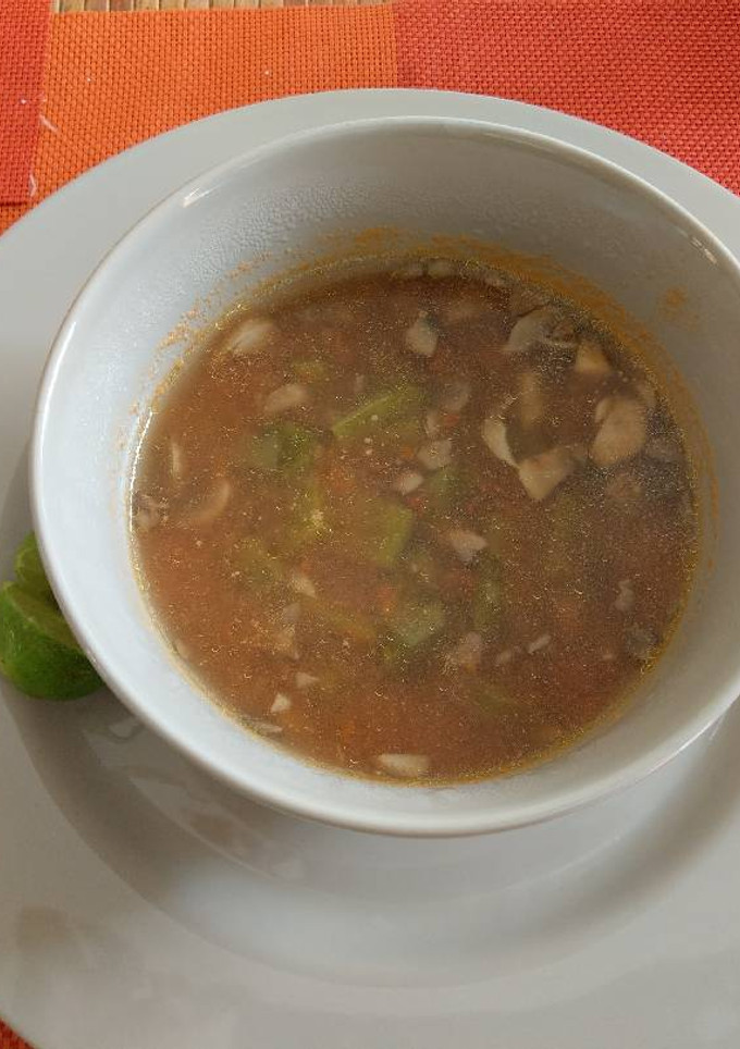 Una foto de Sopa de champiñones y nopales