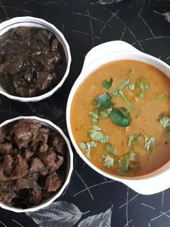 மட்டன் விருந்து மட்டன் குழம்பு, மட்டன் சுக்கா, மட்டன் ஈரல் வறுவல் (Mutton Virunthu Recipe in Tamil) செய்முறை முக்கிய புகைப்படம்