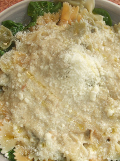 Una foto de Pasta con espinacas y salsa de avellanas