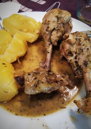 Una foto de Muslos de pollo estilo asado en olla express