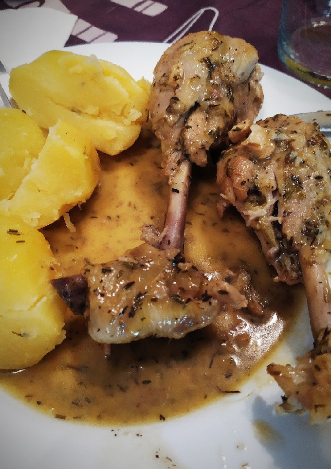 Una foto de Muslos de pollo estilo asado en olla express