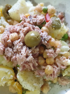 Una foto de Ensalada de verano con Garbanzos y Guisantes