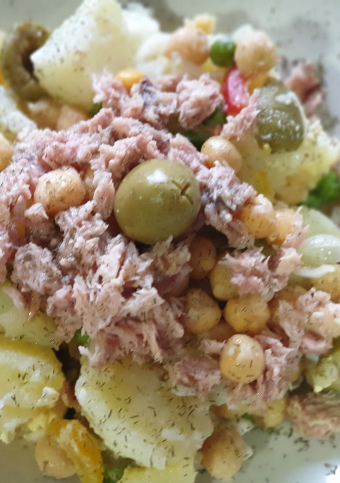 Una foto de Ensalada de verano con Garbanzos y Guisantes