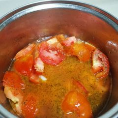 4 Ingredients Tomato Sauce A picture of 4 Ingredients Tomato Sauce.