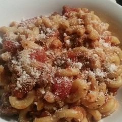 A picture of Macaroni w/ Spicy Meat Sauce.