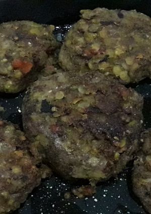 Una foto de Hamburguesas de lentejas y papas🤤