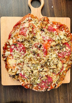 Una foto de Pizza a la parrilla con masa integral